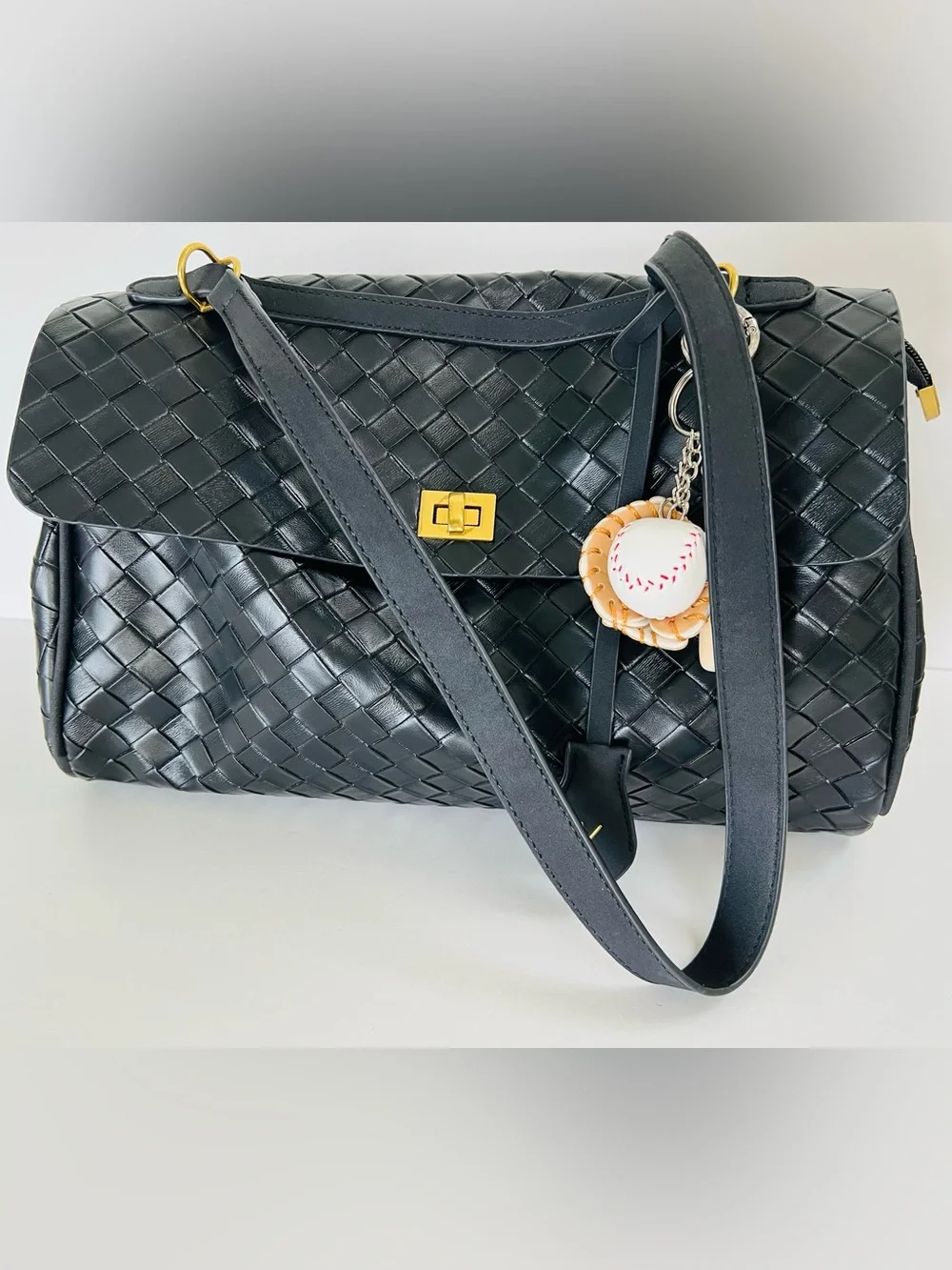 Vovia Bags Ciara Vintage Woven Shoulder Bag & Card Coin Pouch